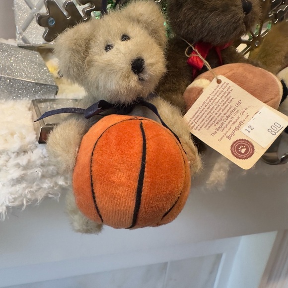 Retired Boyd Bears Sports Collection Football,Basketball and Soccer Bears - Picture 5 of 7